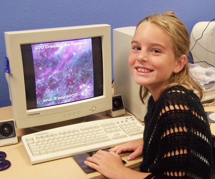 CALCULATOARE PENTRU ELEVI/ O nouă rundă a programului "Euro 200"