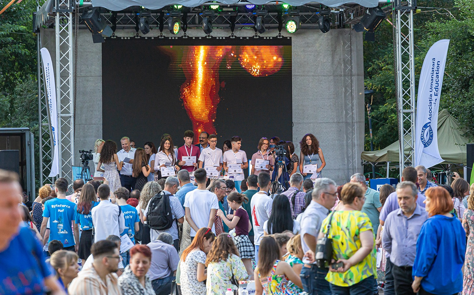 Premii în bani pentru peste 900 de elevi cu performanțe