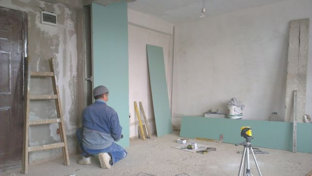 Şi-a extins balconul fără autorizaţie