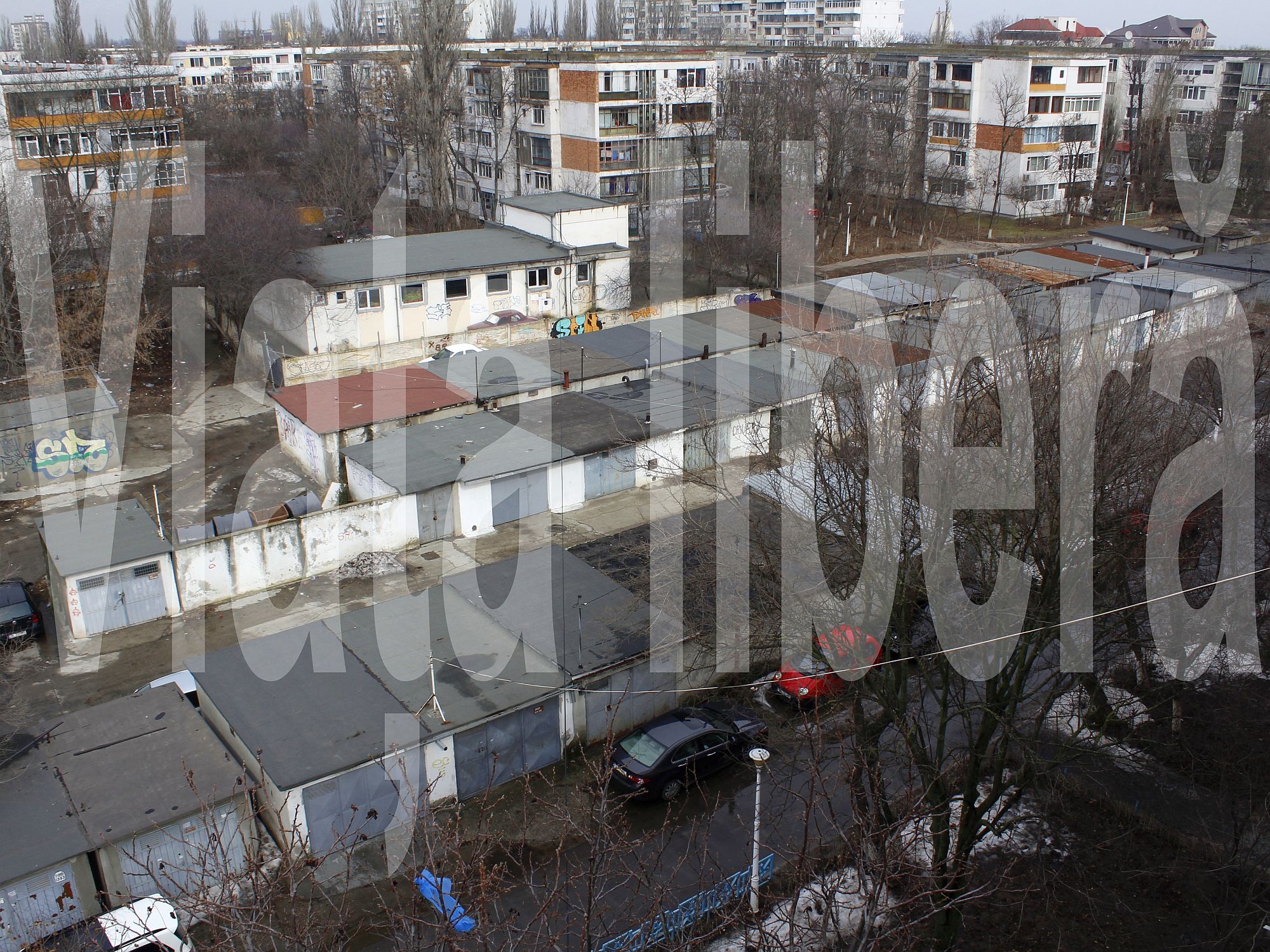 Cinci terenuri cu GARAJE din Ţiglina II ar putea deveni parcări sau baze sportive