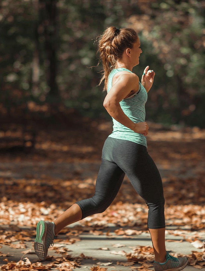 Polițiste în colanți arestează prădători sexuali pe stradă