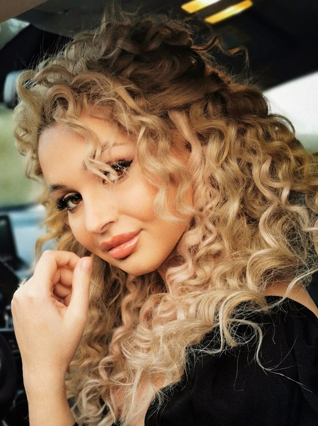 Atunci când pasiunea este mai presus de orice. O farmacistă din Galați vrea să devină pilot de avion