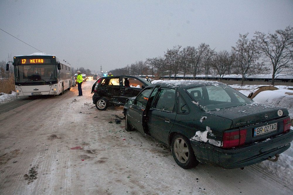 Accident cu doi răniţi pe Digul dintre Galaţi şi Brăila