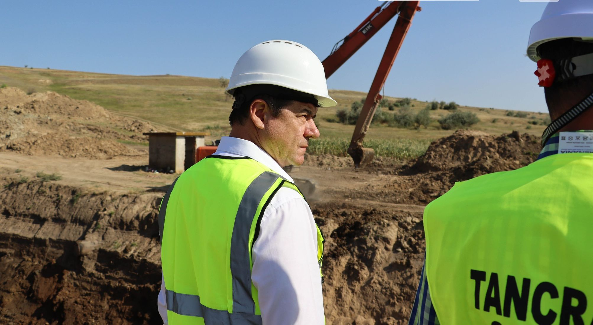 Costel Fotea, pus să-şi ia angajamentul că investiţiile vor fi finalizate la termen