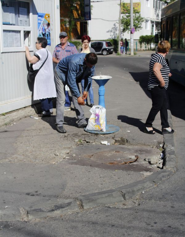 Ţâşnitorile din Galați funcţionează şi nu prea