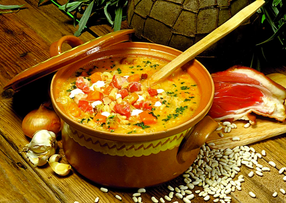 Ciorbă de fasole cu afumătură