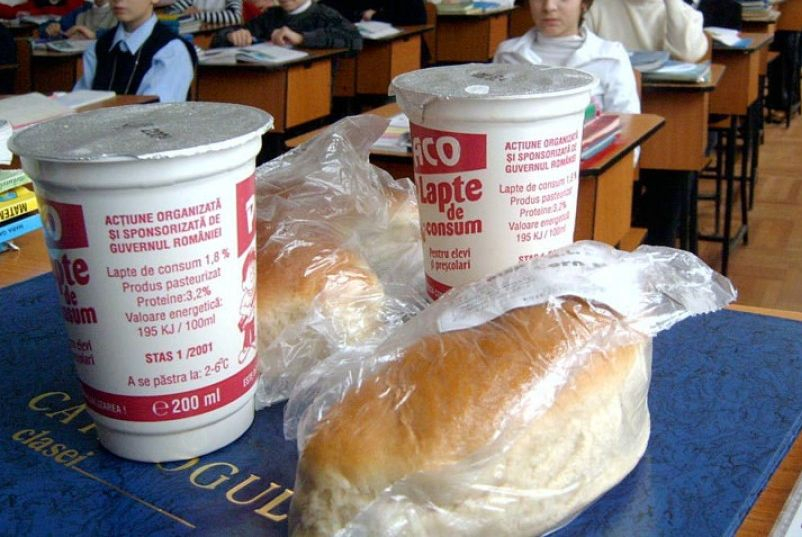 Nouă milioane de lei pentru lapte, cornuri și mere în școlile gălățene