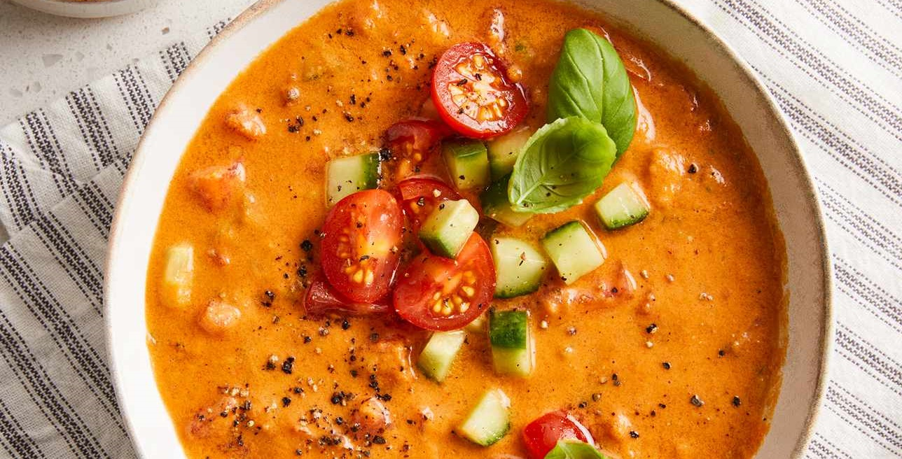 Gazpacho, supă rece spaniolă pentru zile fierbinți