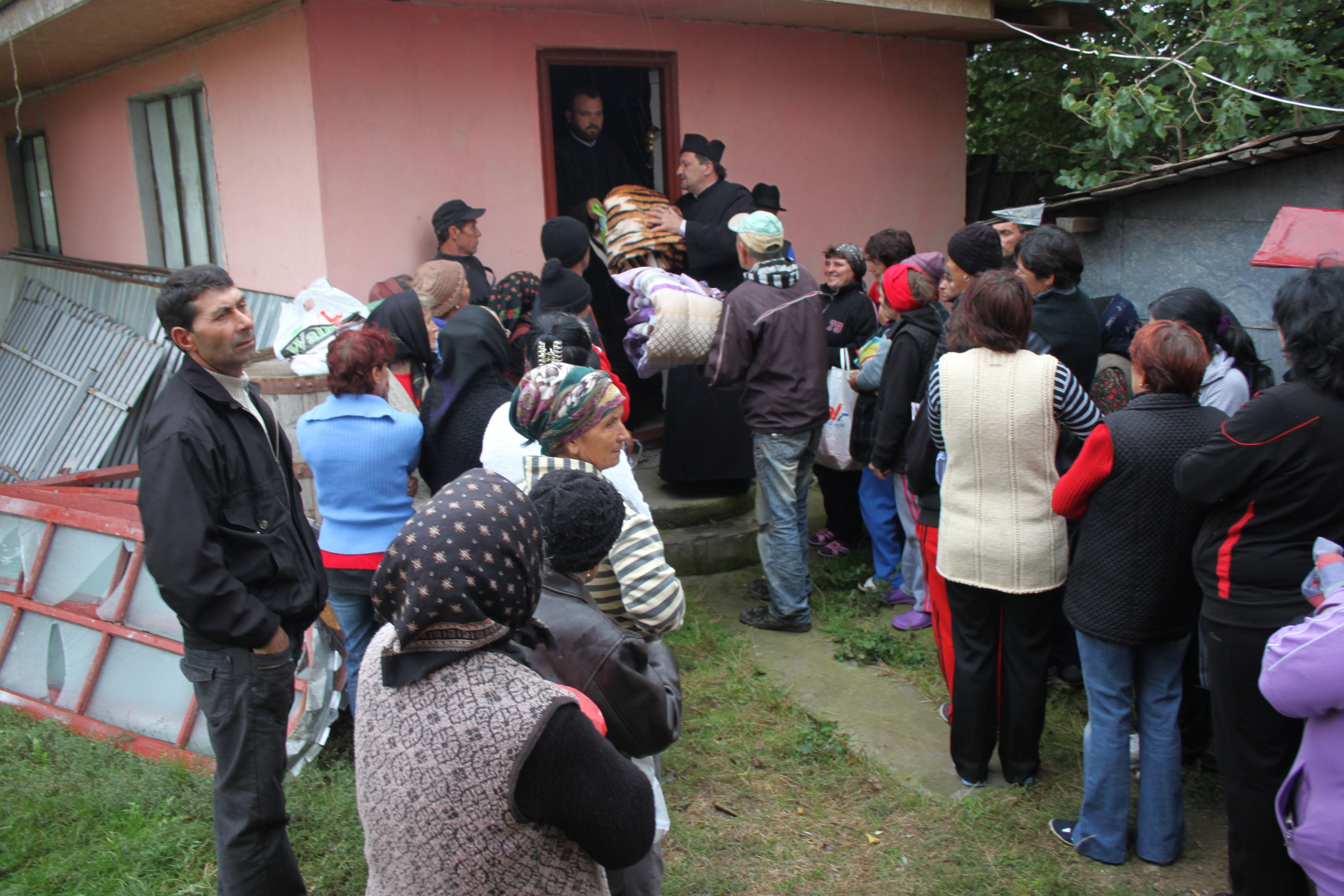 Solidaritate în Arhiepiscopia Dunării de Jos: Pături, pilote şi lenjerii pentru sinistraţi