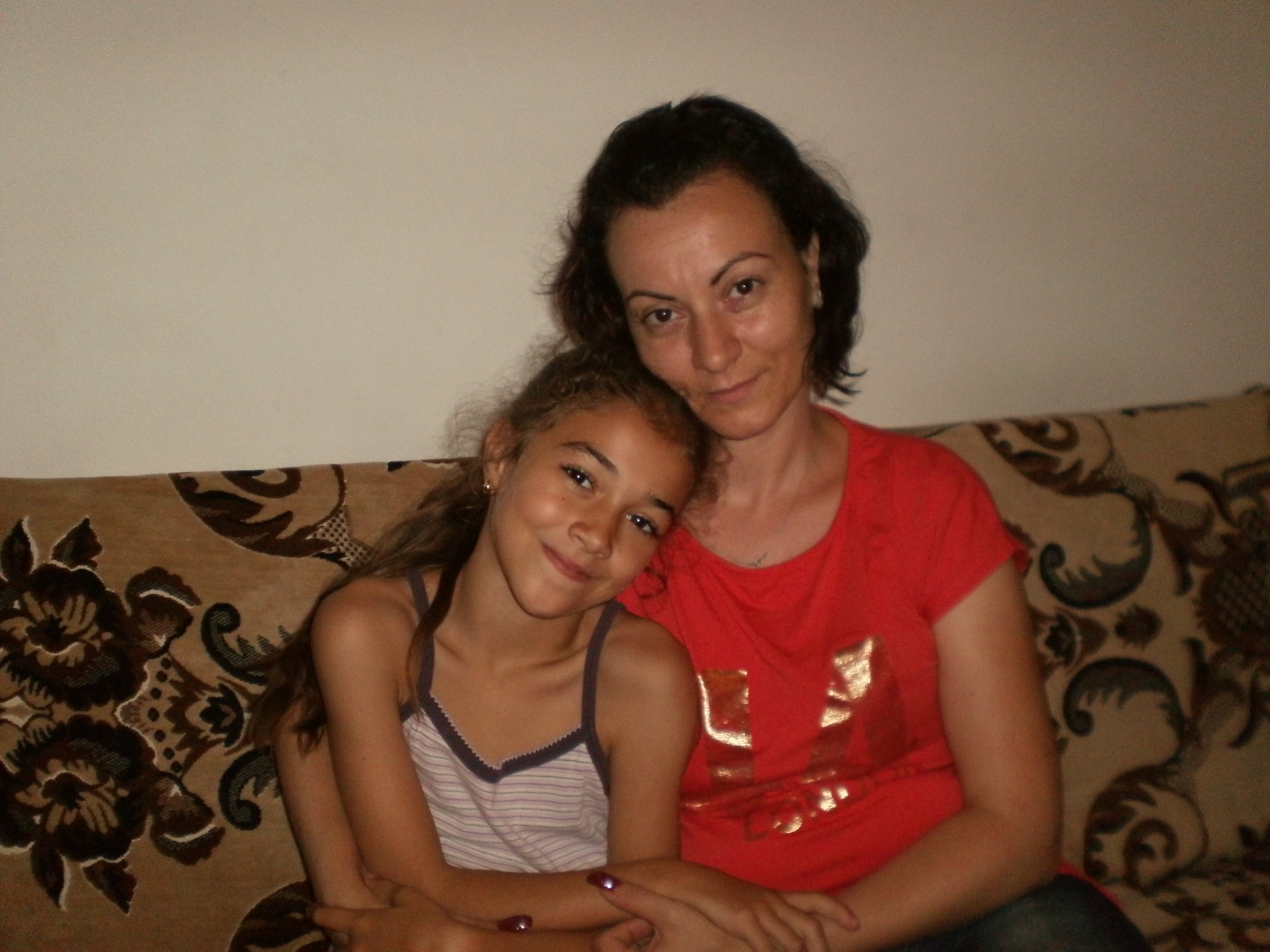 Născută cu o BOALĂ cumplită, Antonia are nevoie de AJUTORUL nostru pentru a merge