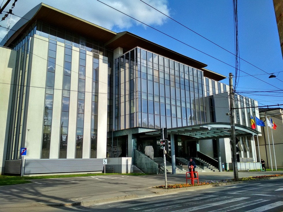 Aceeași firmă de apartament monitorizează de trei ani presa pentru Primărie