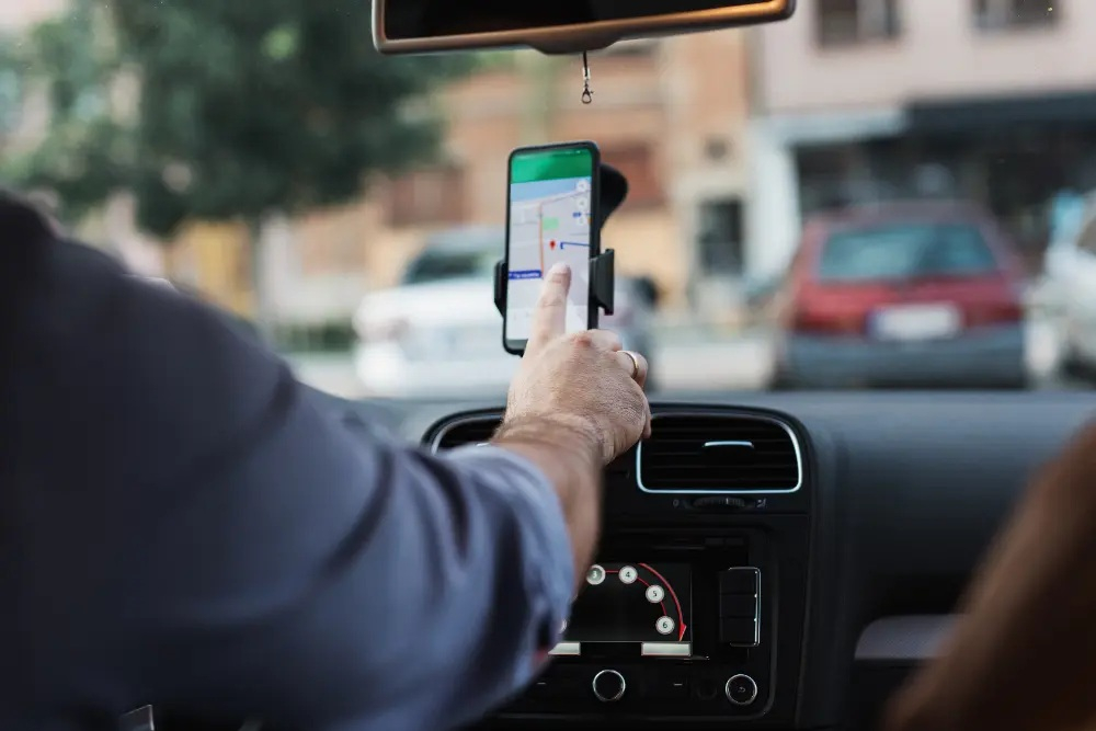 Firmă de transport alternativ, amendată cu un milion de lei pentru muncă „la negru”