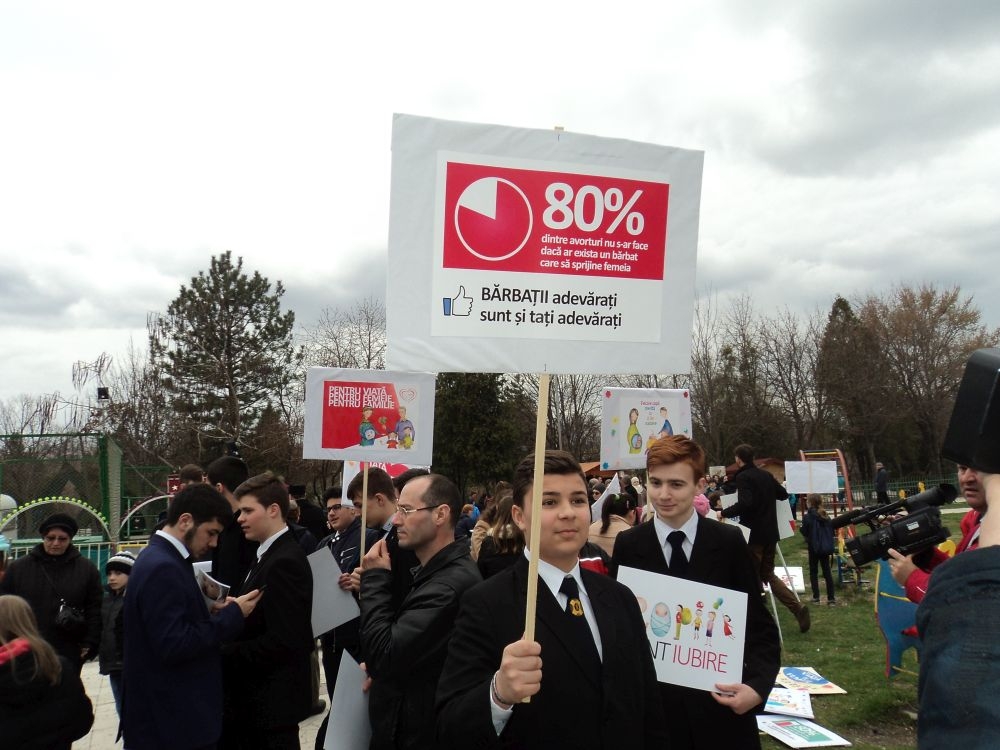 Sute de gălăţeni au participat la Marşul pentru Viaţă | FOTO