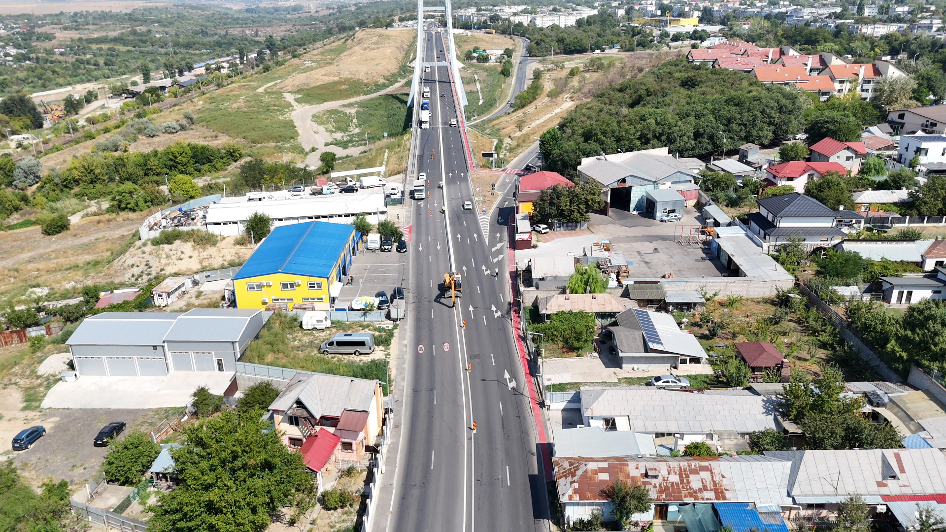 A început montarea separatoarelor de sens pe Drumul de Centură al Galațiului