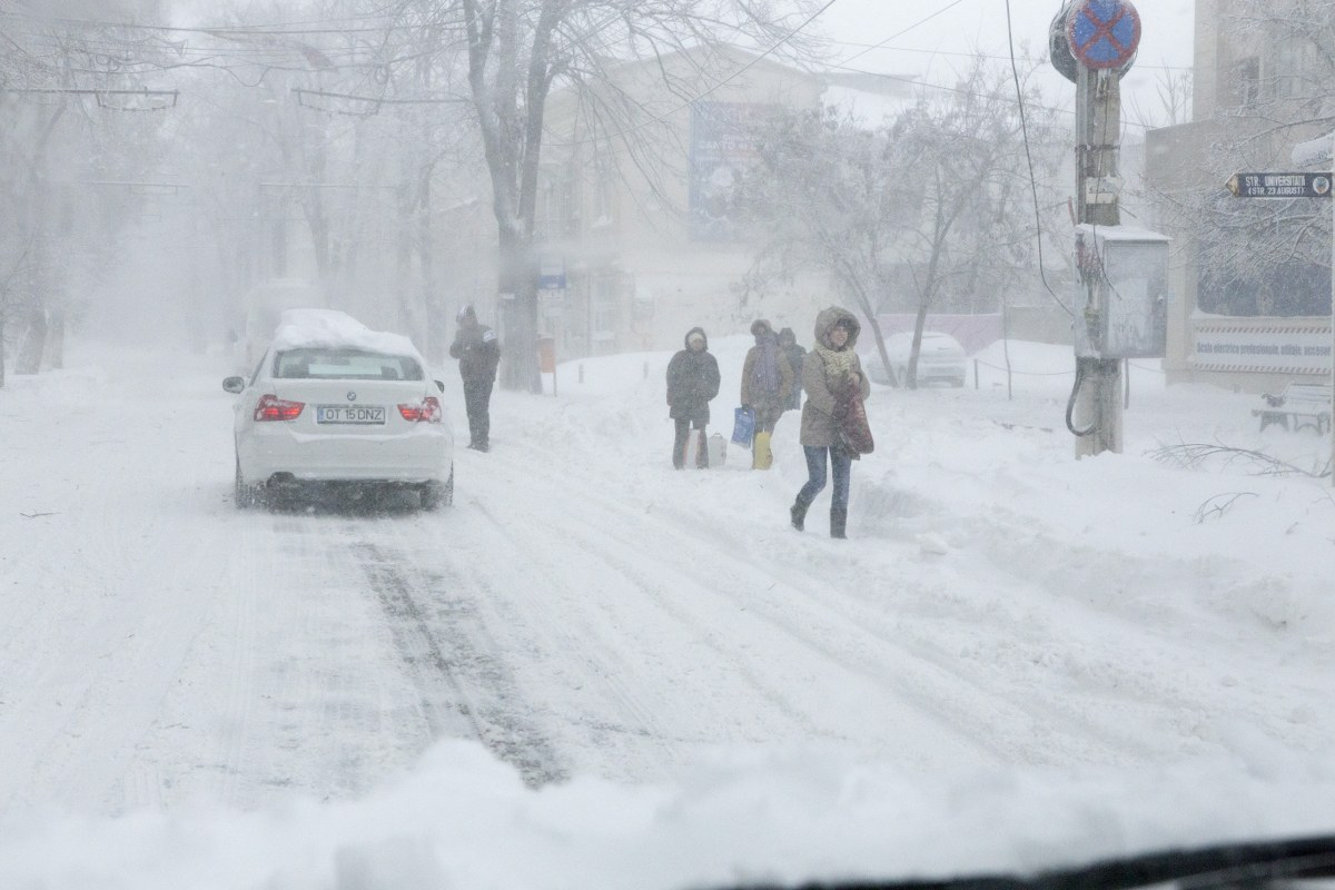 AVERTIZARE METEO: Galaţiul, sub cod portocaliu de vânt puternic şi ninsori viscolite