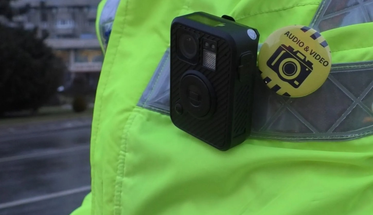 Polițiștii locali vor (putea) purta camere video