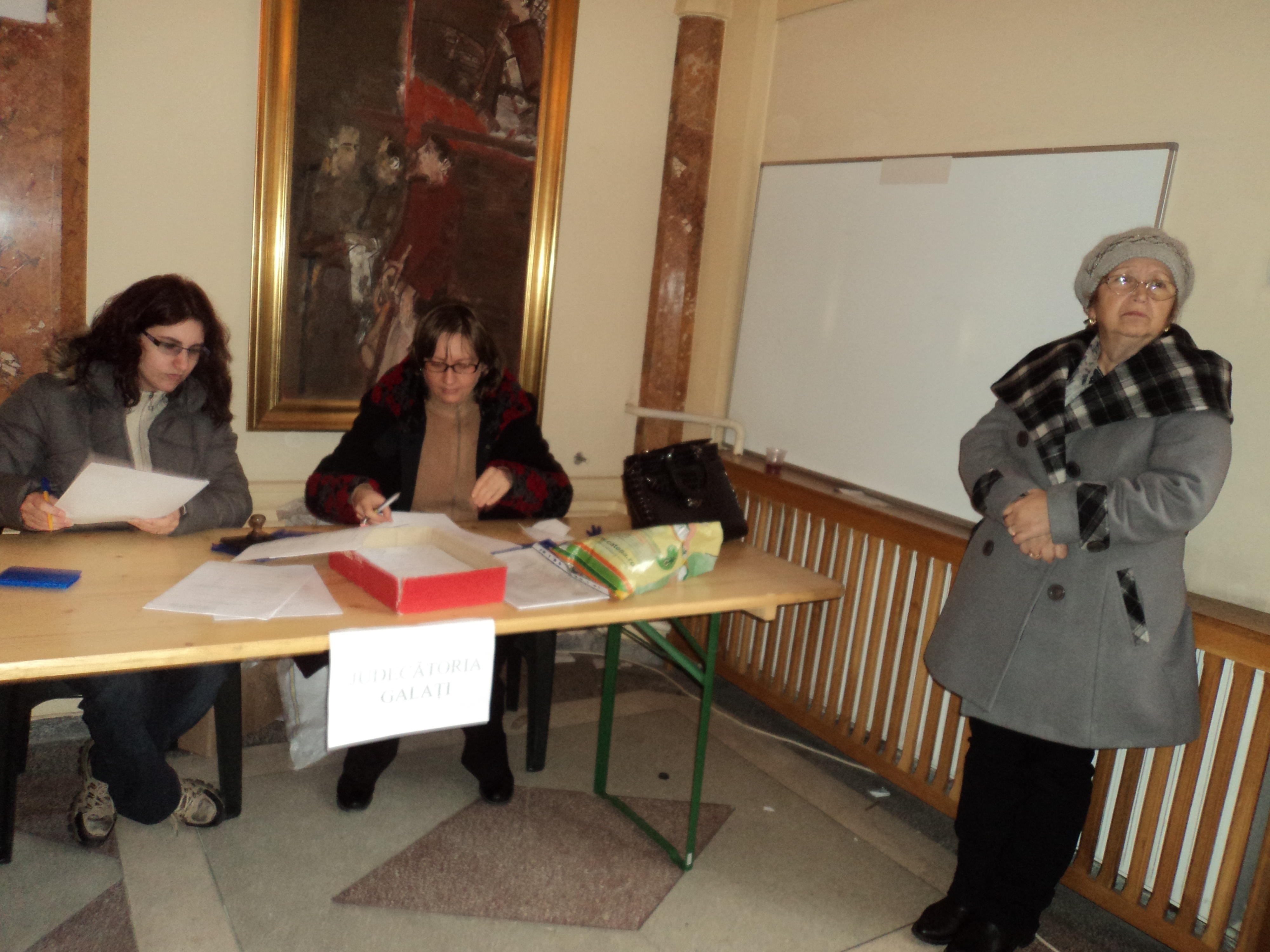 De vineri membrii secţiilor de votare îşi vor lua indemnizaţiile