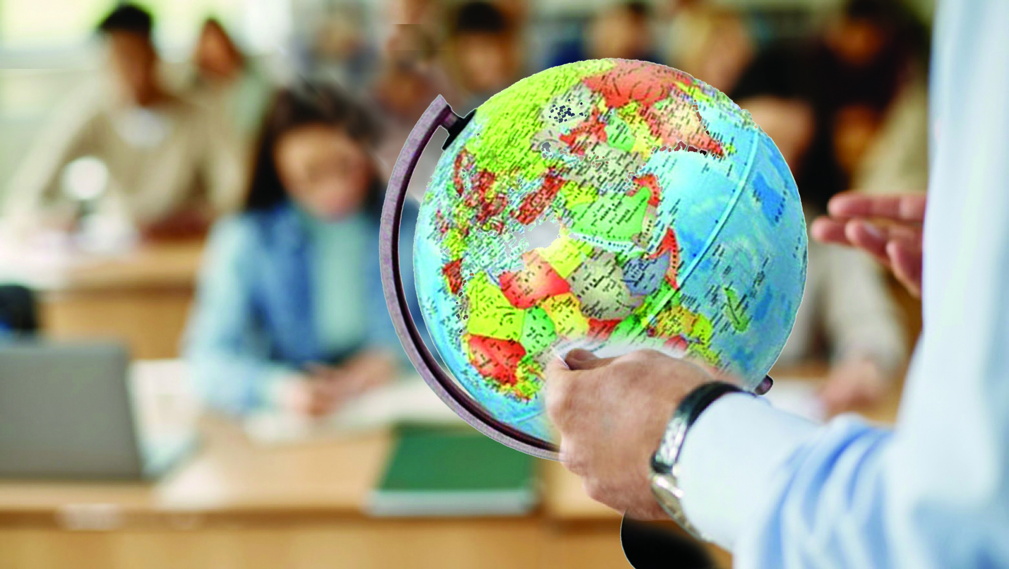 Mai puține ore de geografie și istorie în liceu. Noile planuri-cadru pun profesorii pe jar