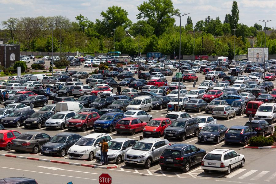 Gălăţenii, nerăbdători să ia prima de casare pentru maşinile vechi