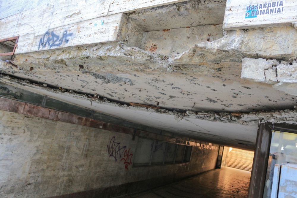 PASAJUL din centrul Galaţiului, PERICOL PUBLIC. Se împlineşte un an de când trebuia REABILITAT!