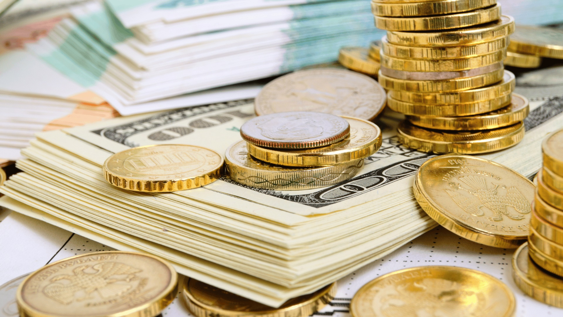 BNR semnalizează o viitoare depreciere a leului