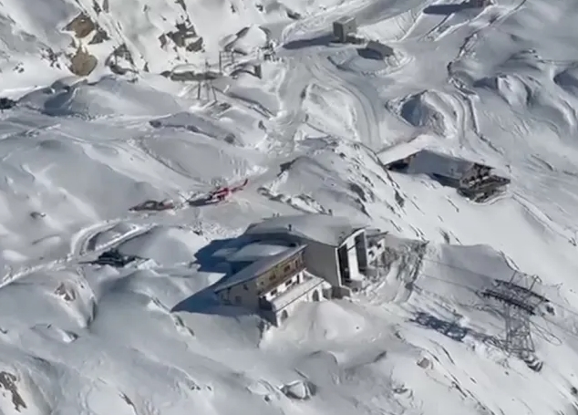 Trei turişti români, afectați de un accident de telecabină