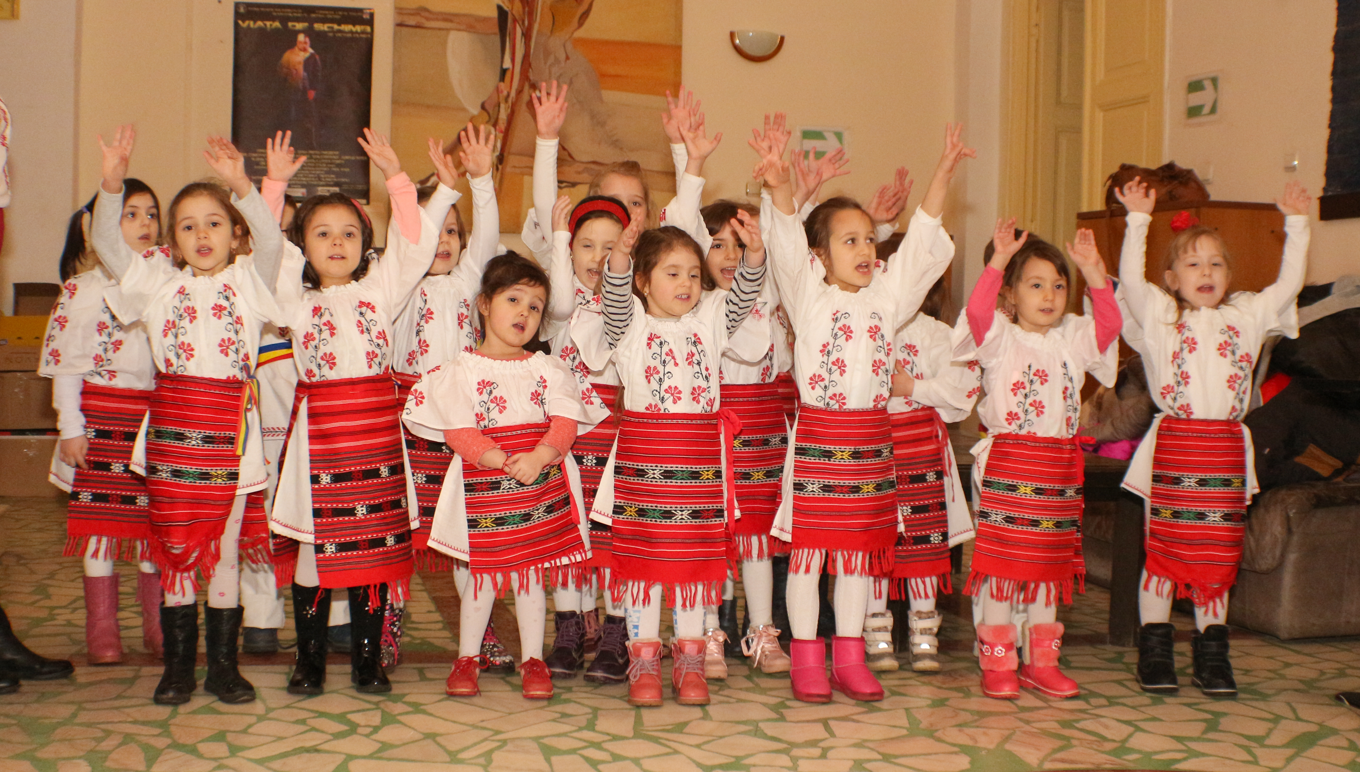 Cântece pentru mame, de la copiii de la Otilia Cazimir | VIDEO