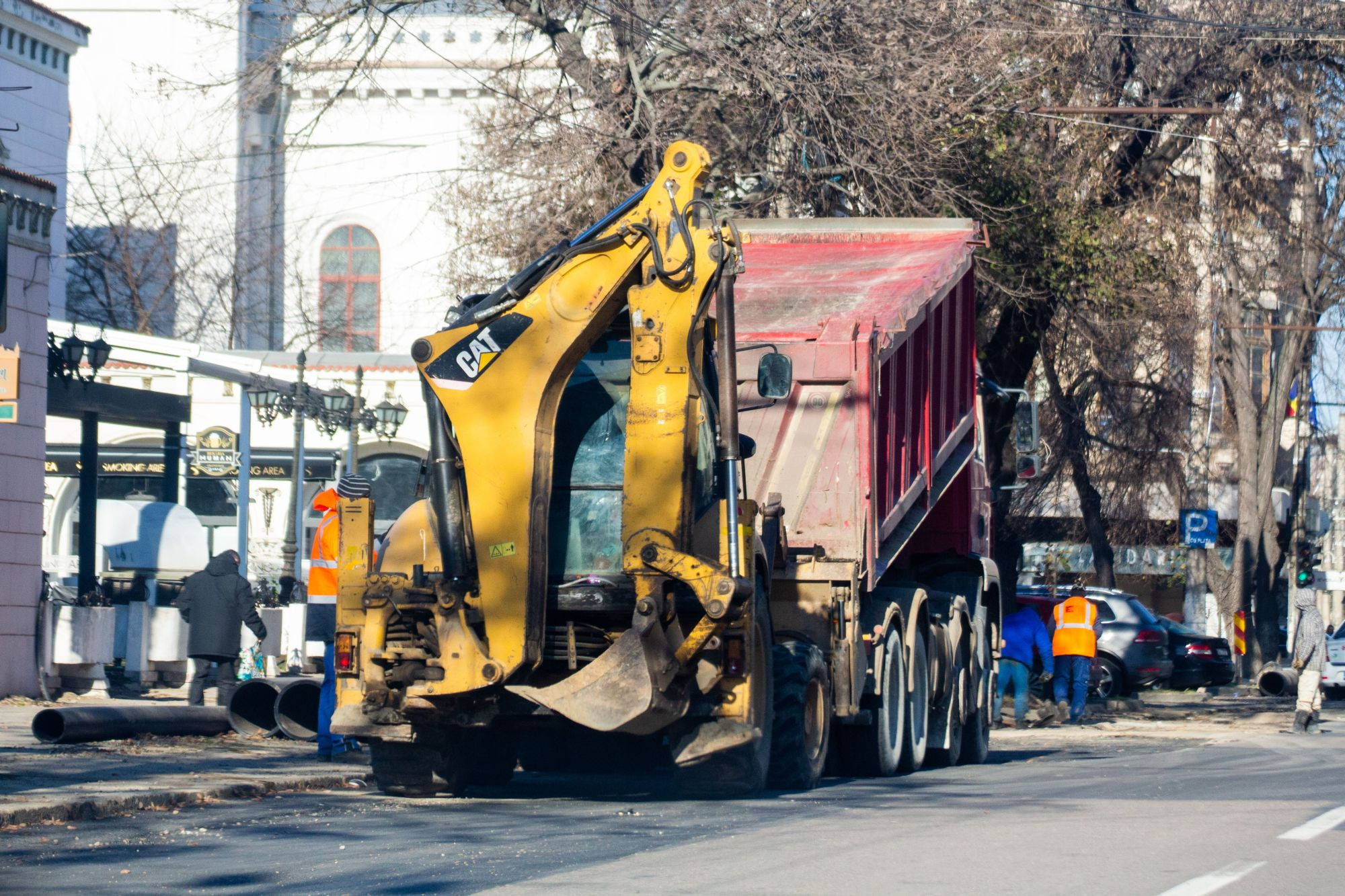 Circulaţie rutieră îngreunată şi trasee de transport deviate
