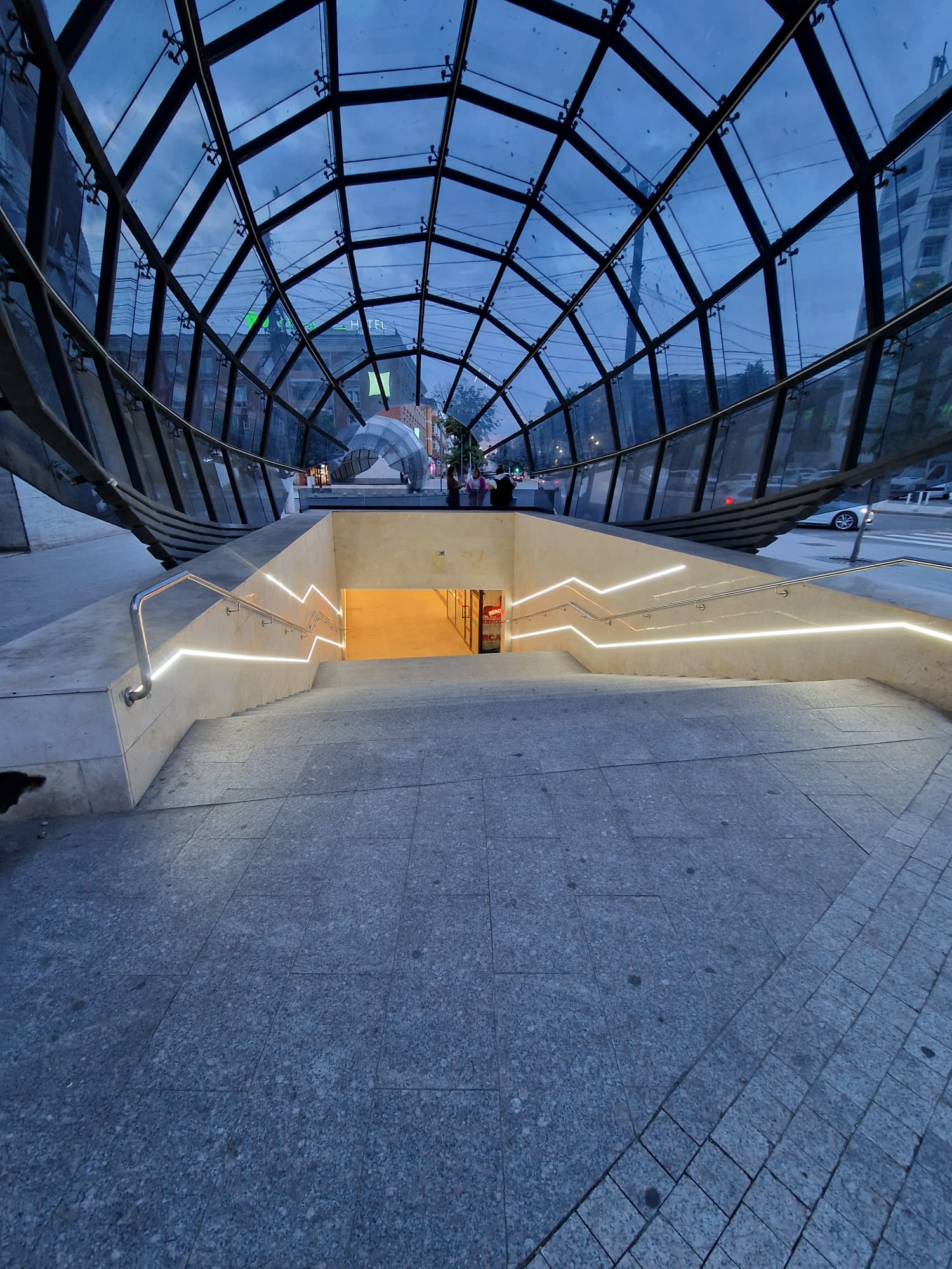 Poza zilei. Pasajul, renovat, dar cam fără "clienţi"