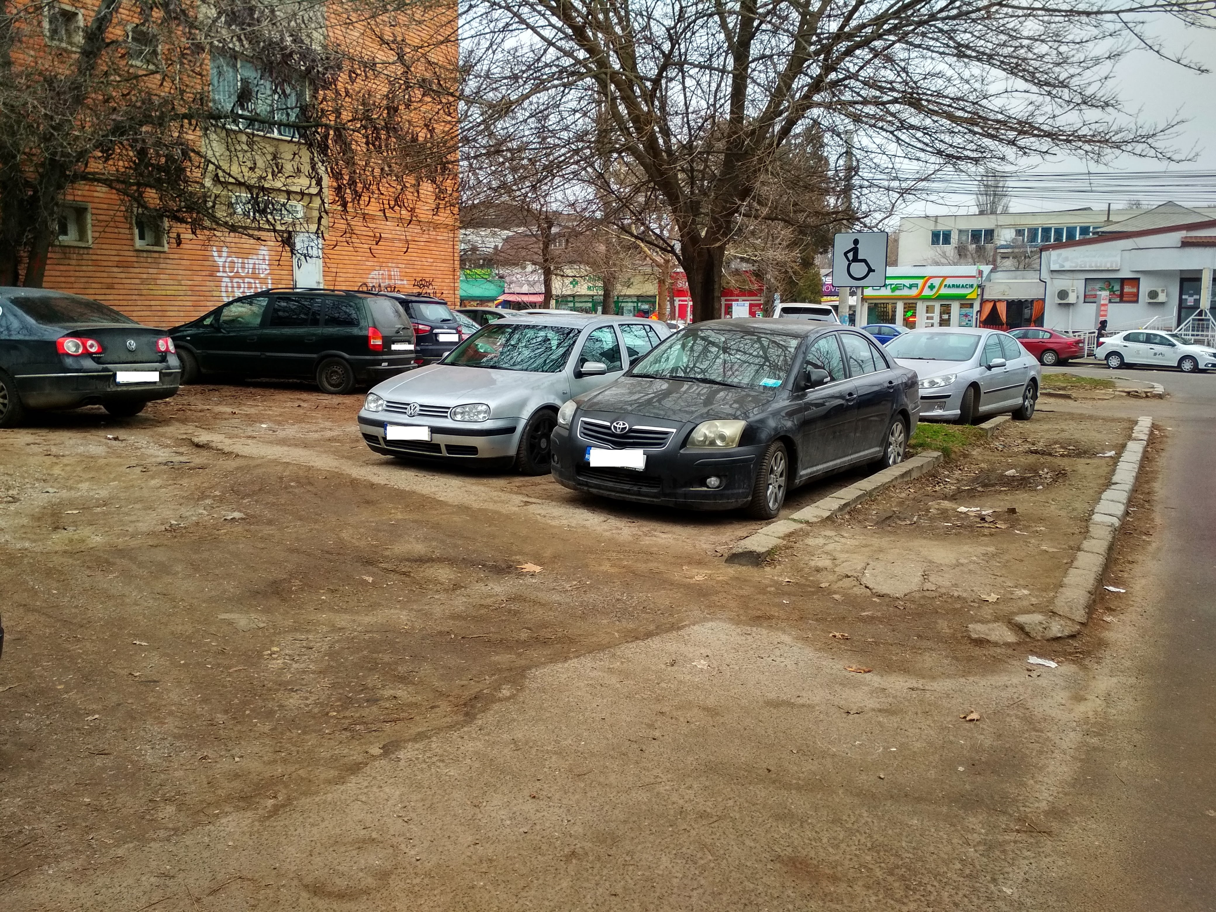 Teren viran cu rol de parcare, în Țiglina I. Locatari la capătul răbdării (foto)