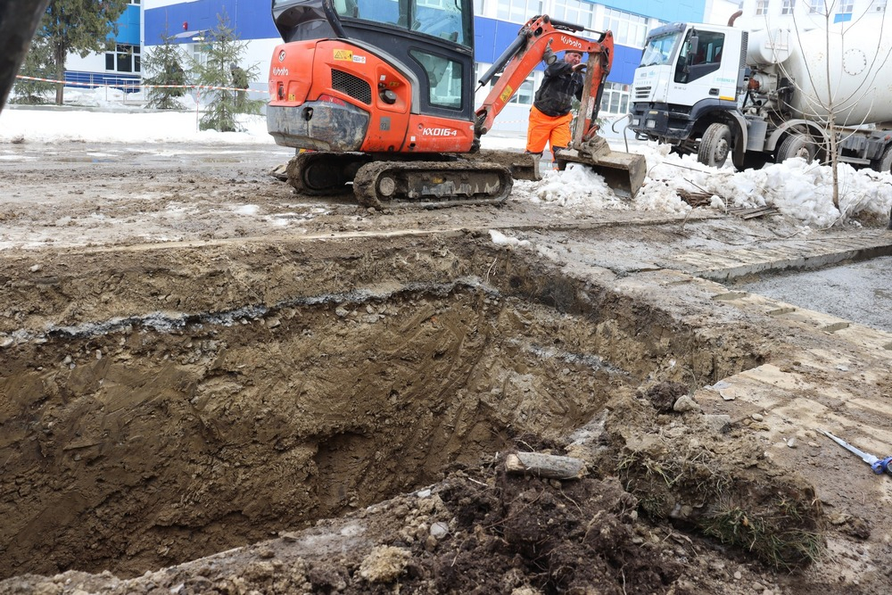 Lucrări în curs la extinderea parcării de la Spitalul Județean