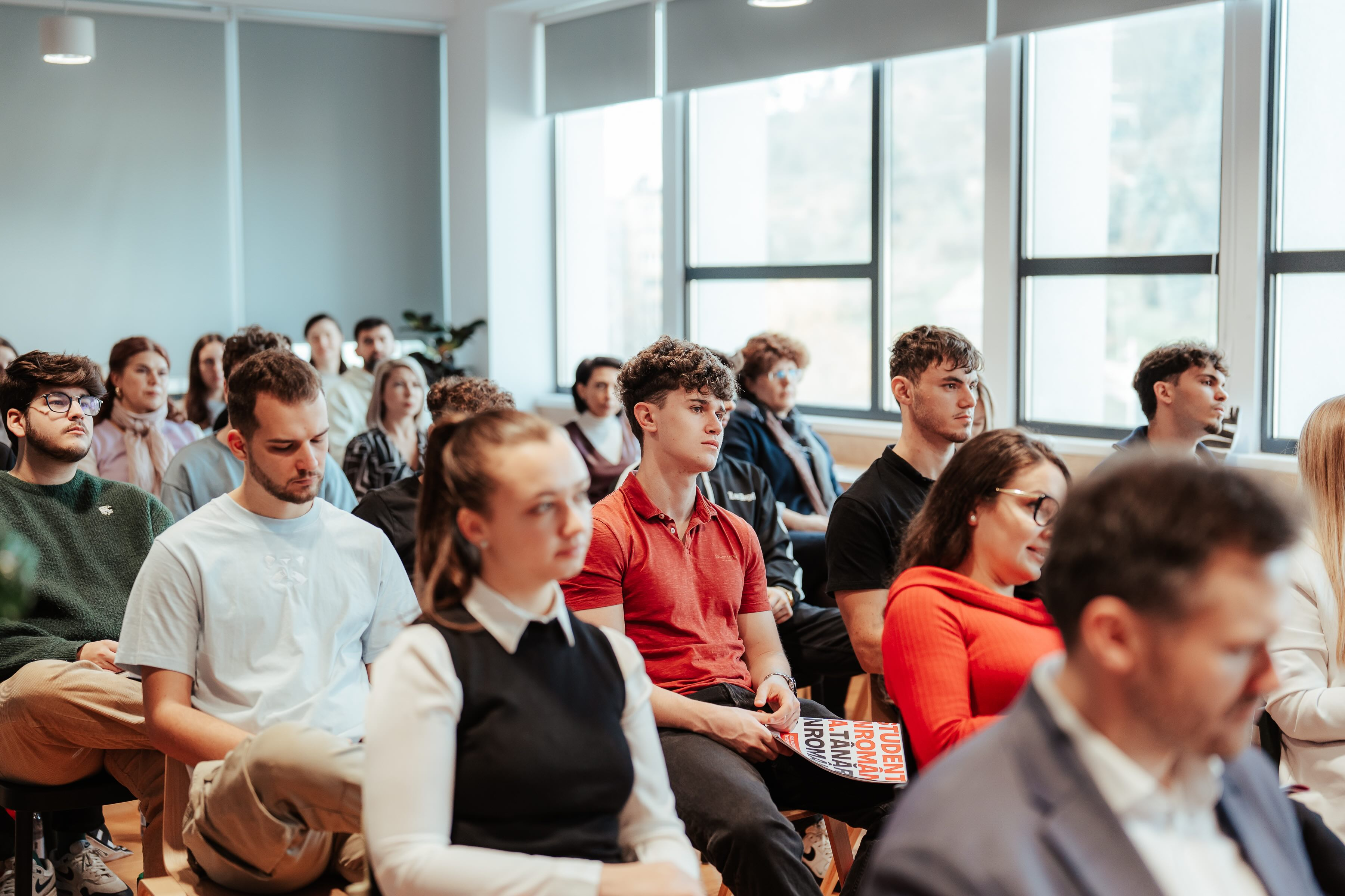 Burse de mobilitate pentru studenți, de până la 2.000 euro