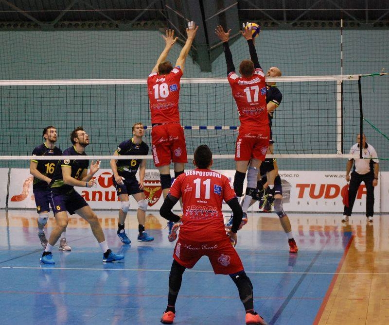 Sâmbătă neagră pentru voleiul gălăţean