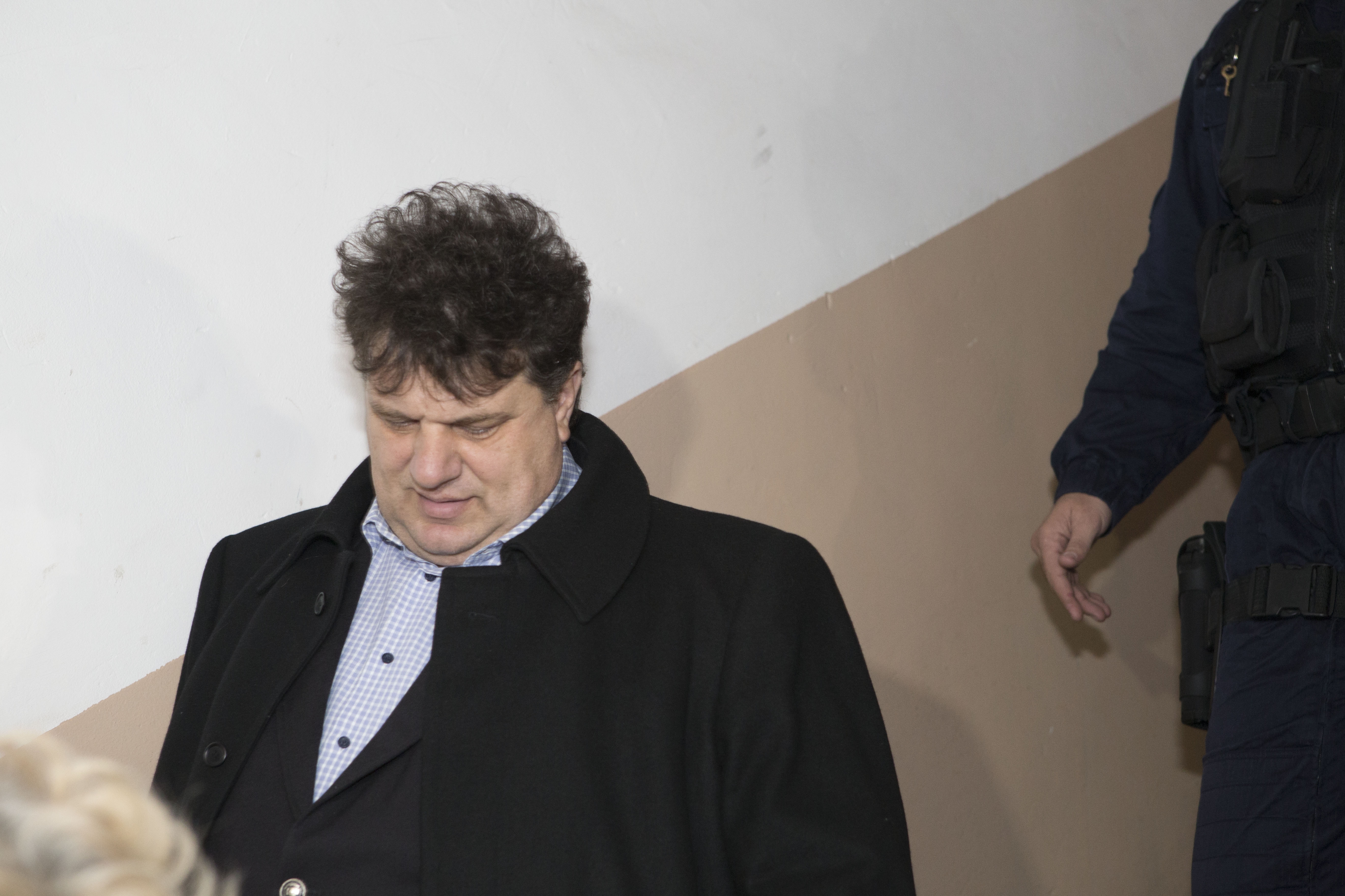 ŞPAGĂ achitată prin plăţi pentru LUCRĂRI FICTIVE şi vacanţe la munte. Cum a fost atras directorul CFR Galaţi în AFACERI PENALE