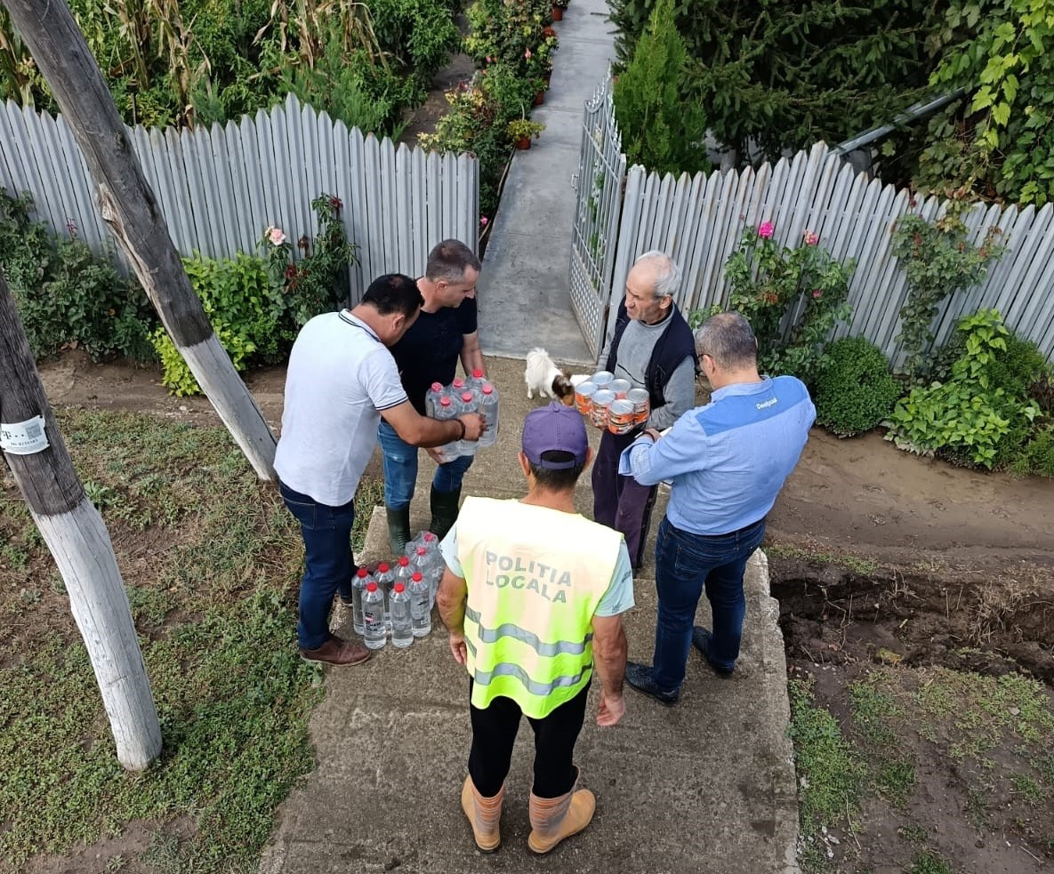 Tone de alimente și apă, de la rezervele de stat, au ajuns în Galați