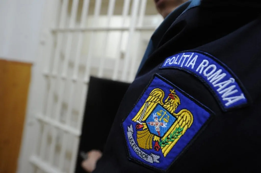 Peste 14.000 de persoane, sub supravegherea poliției