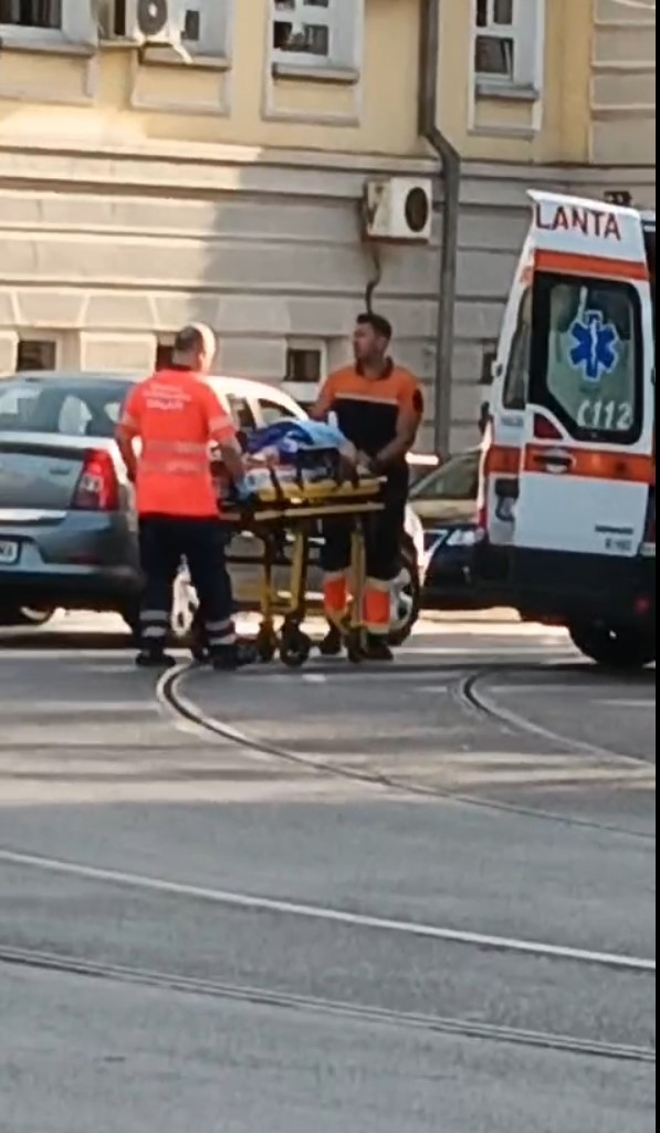 Doi șoferi au fost răniți astăzi într-o coliziune la Baia Comunală