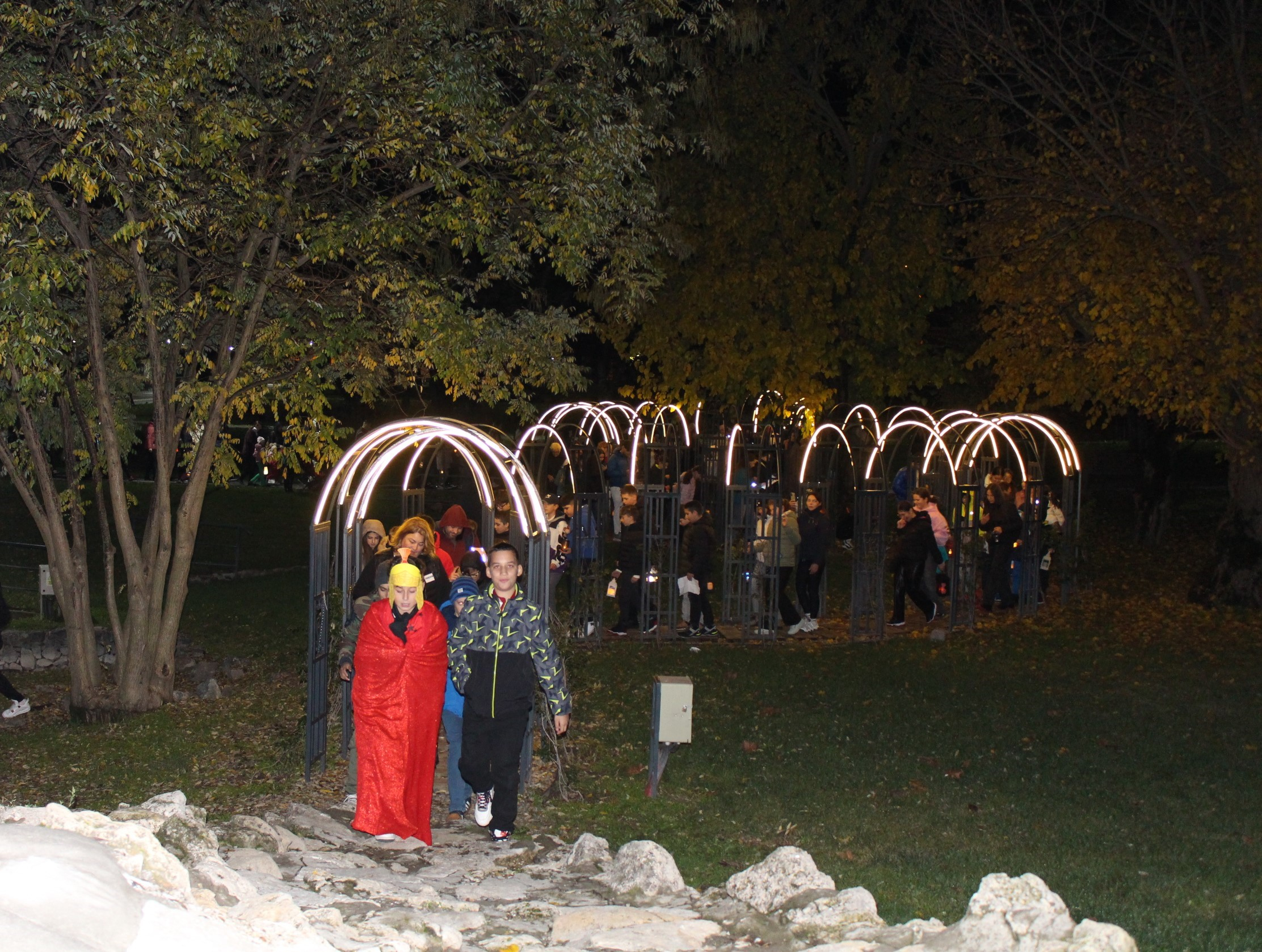 Parada felinarelor în Parcul „Carol”, o tradiție germană la Galați (GALERIE FOTO)