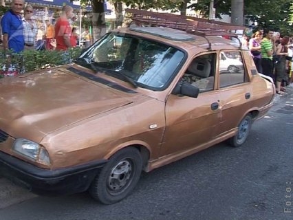 Bunica şi nepoata secerate pe zebră