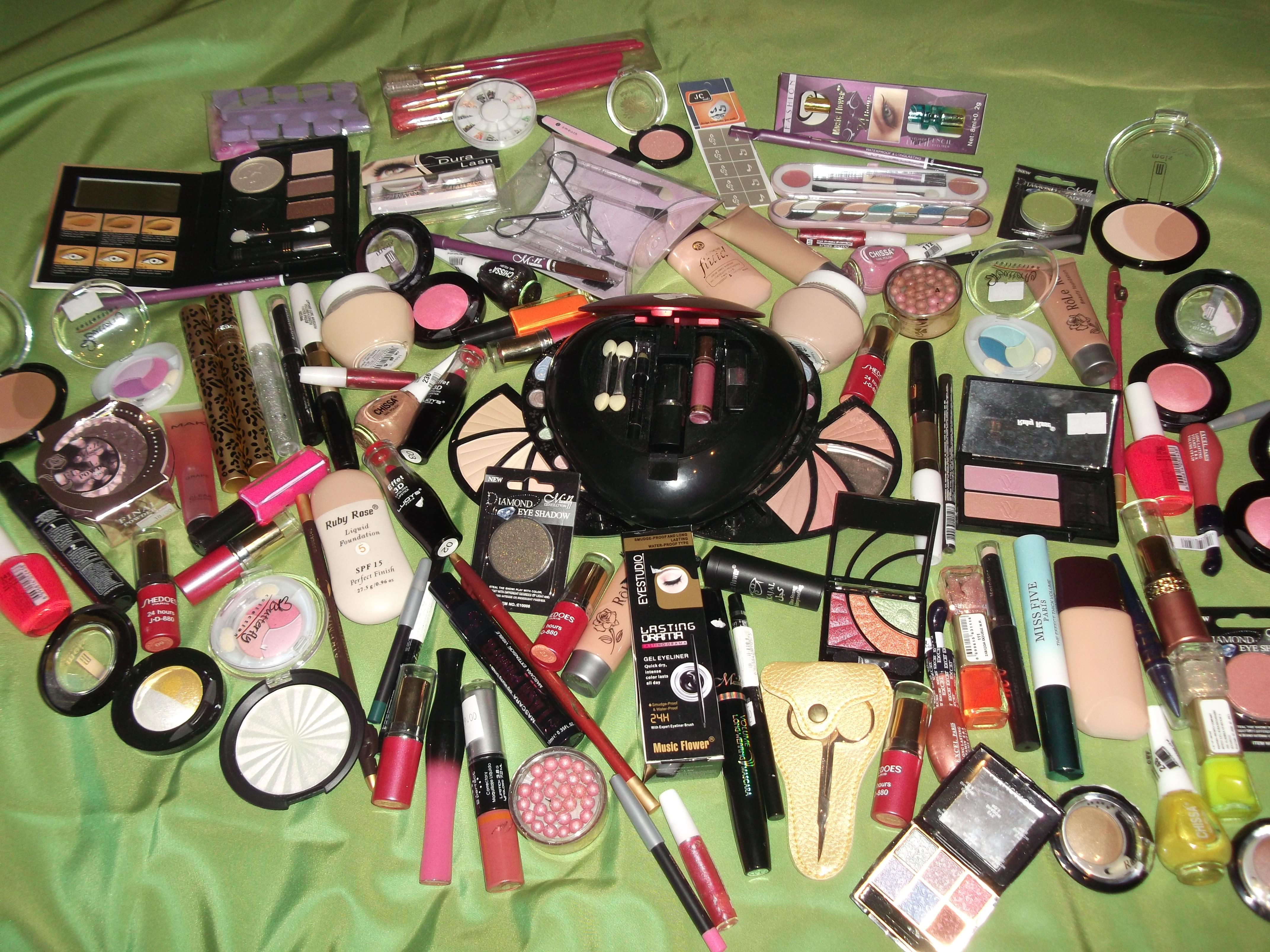 ATENȚIE ce cumpăraţi! Cosmetice expirate, oprite de la comercializare