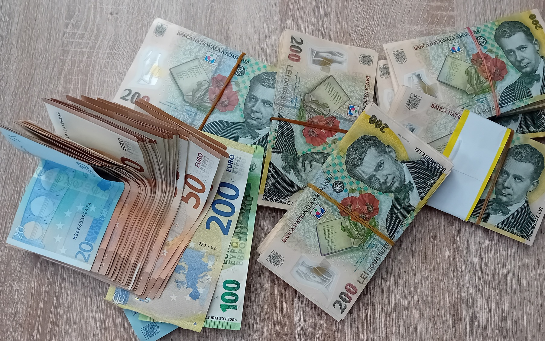 Analiză financiară. Leul s-a întărit față de principalele valute