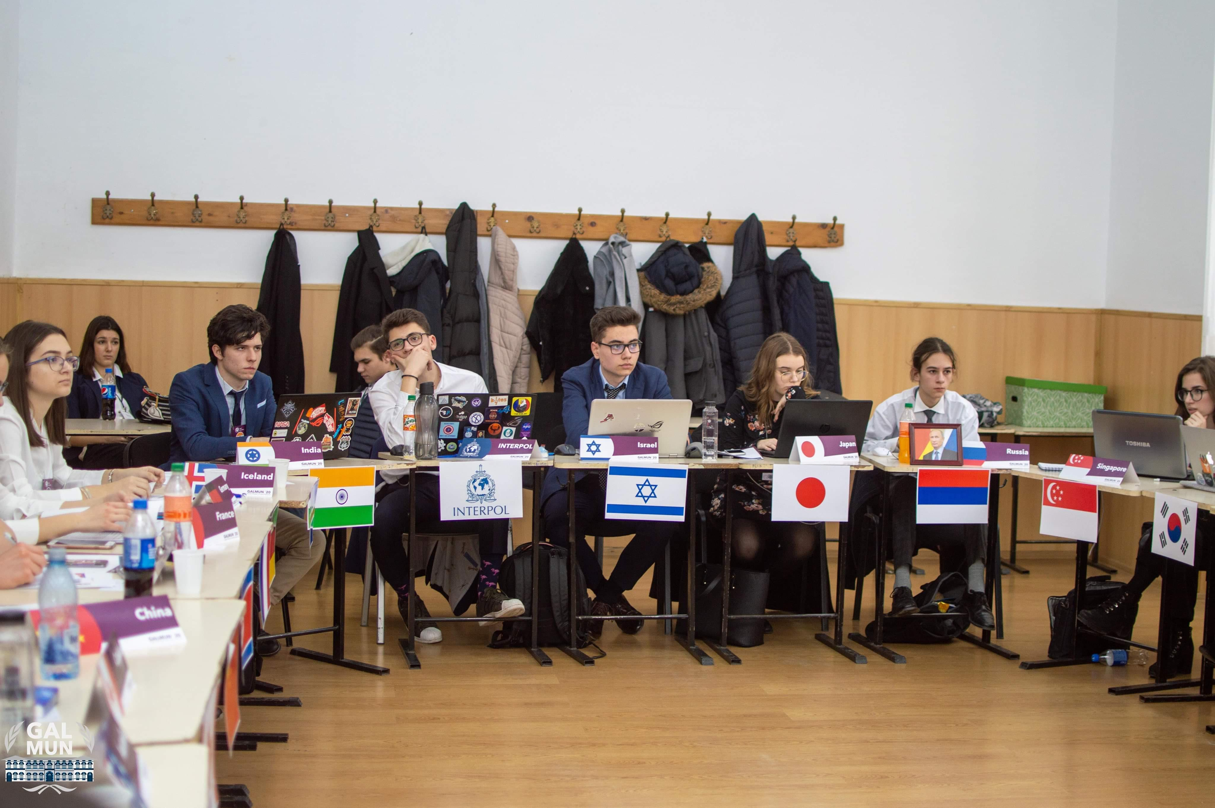 Elevii de la CNVA au dezbătut problemele lumii