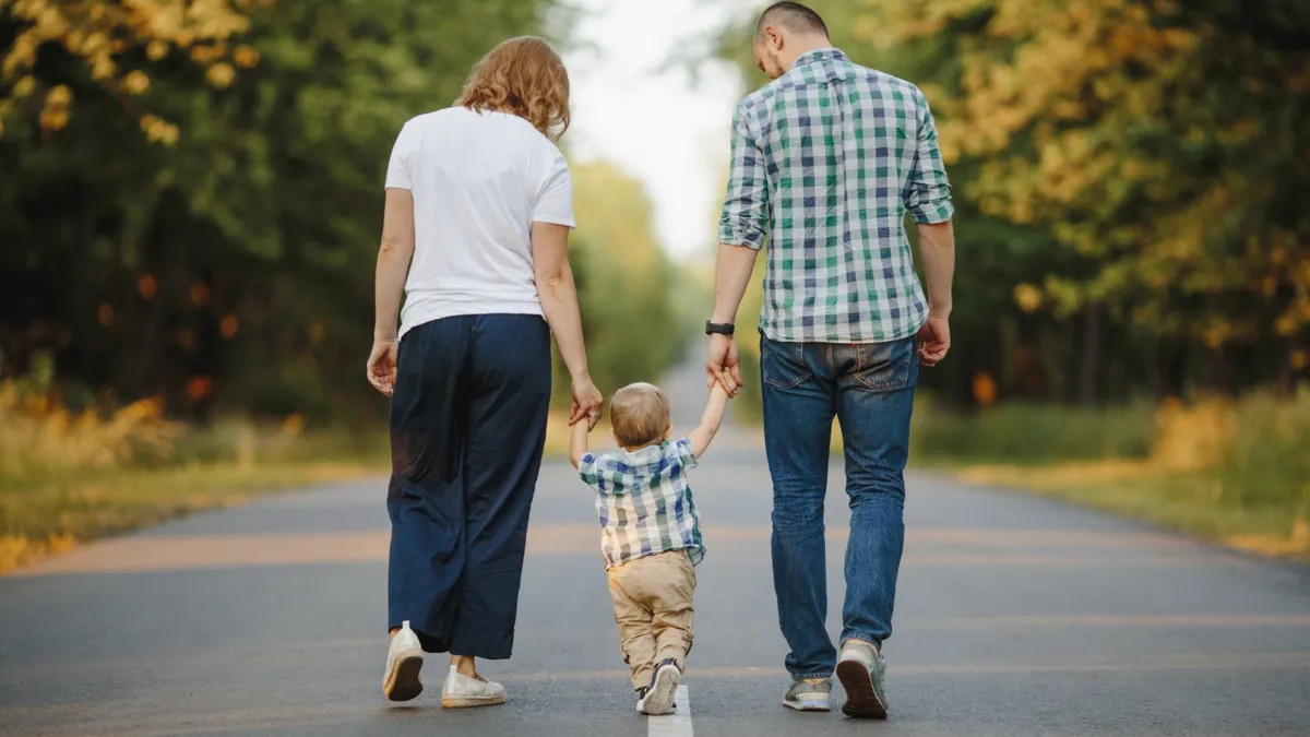 Cât îi costă pe părinții gălățeni întreţinerea unui copil până la vârsta de 18 ani