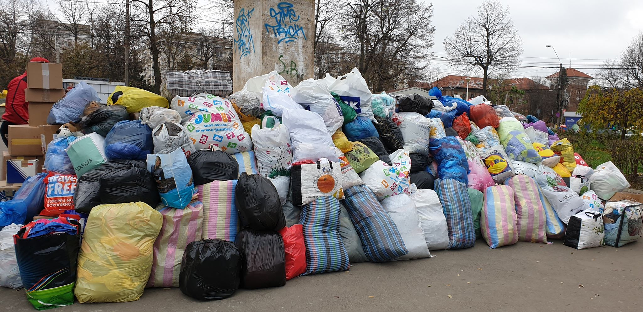 Peste 20 de tone de donaţii au fost strânse la Galaţi