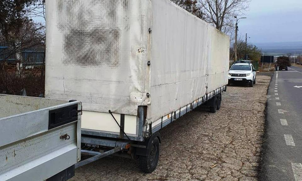 Dosar penal pentru tractarea unei remorci neînmatriculate