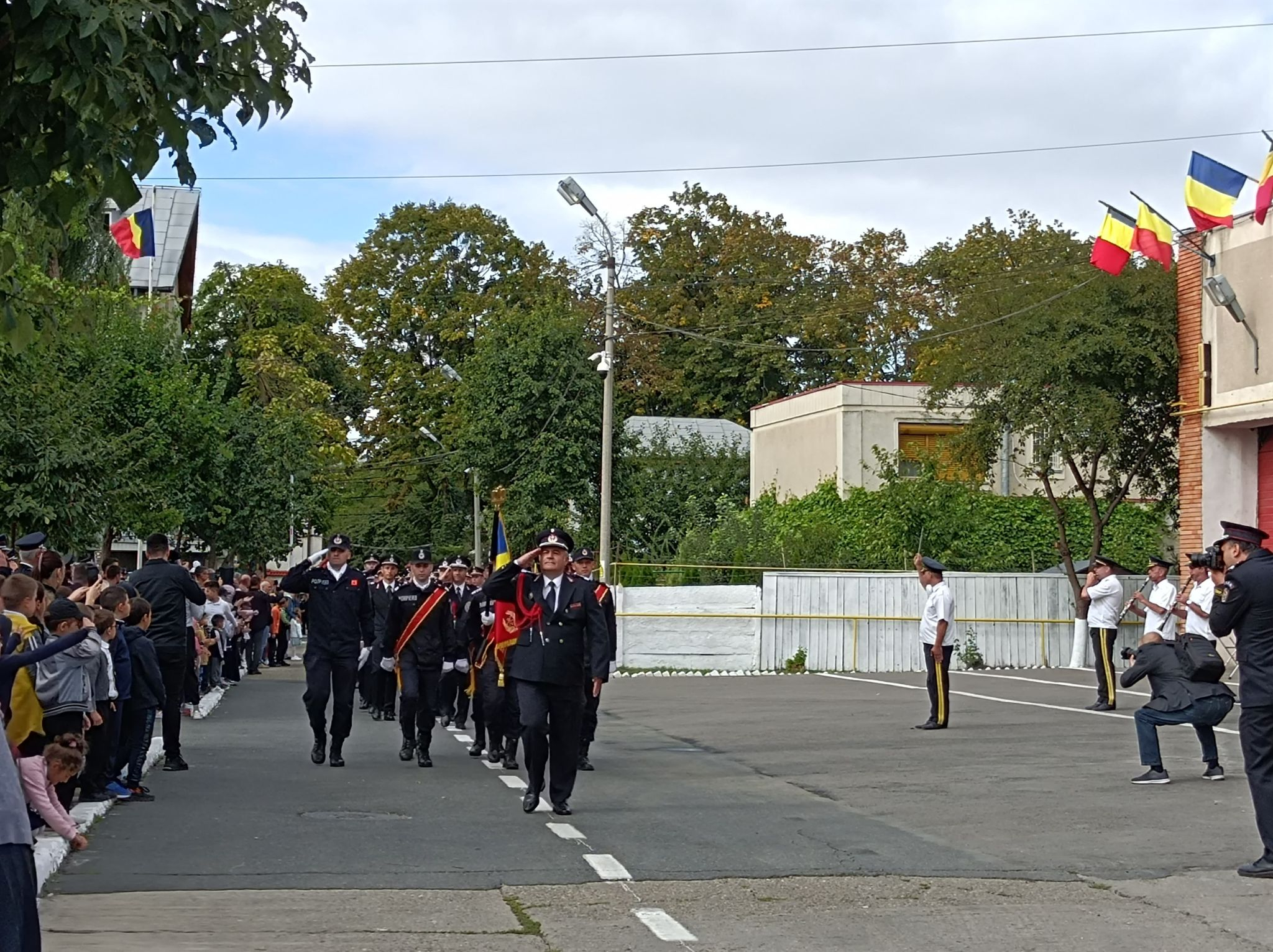 Pompierii își sărbătoresc ziua cu porțile deschise