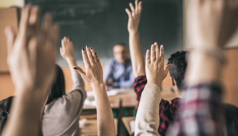 Istoria holocaustului și a comunismului, materii de studiu în şcolile româneşti