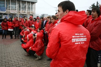 Educaţia, cea mai bună armă împotriva HIV/SIDA 
