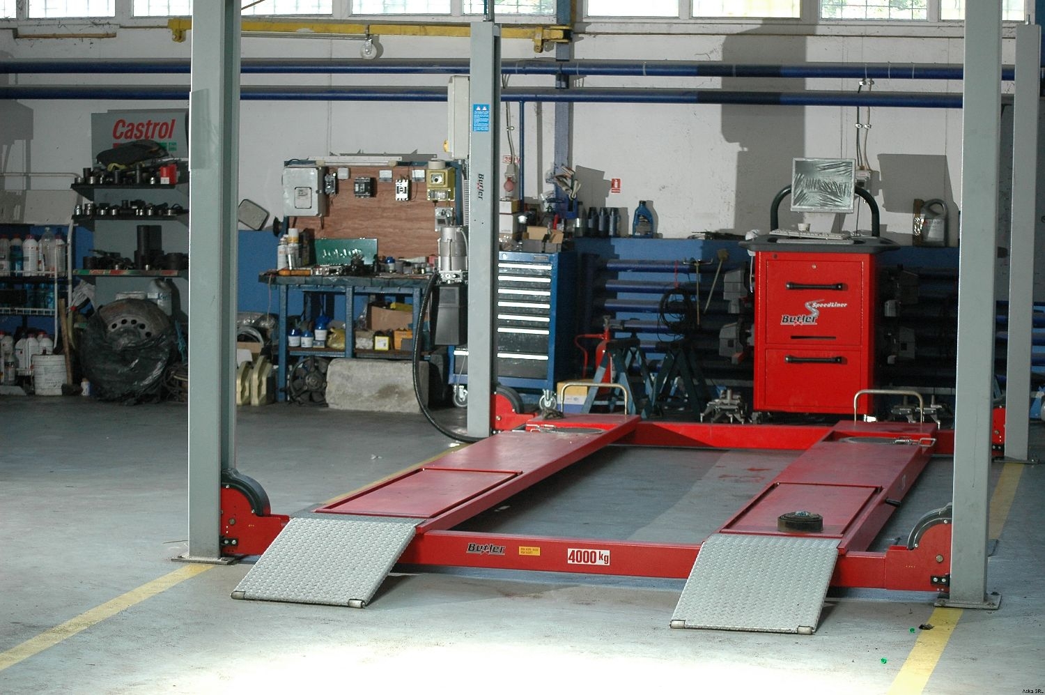 Piese de peste 10.000 de euro, furate dintr-un service auto din judeţul Galaţi