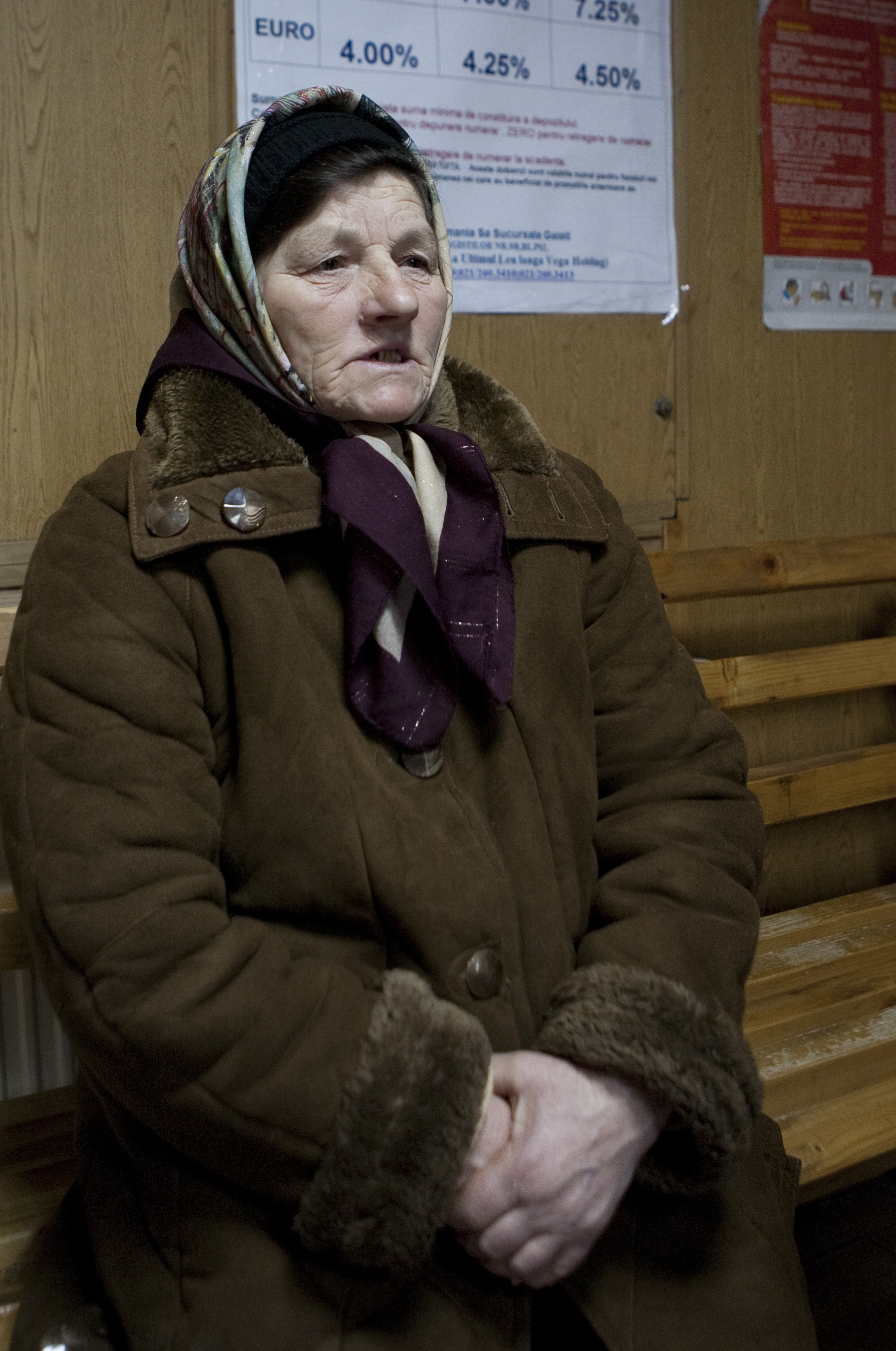 Pensionarii, despre majorarea de 4 la sută: "Ce iau pe mere dau pe pere..."